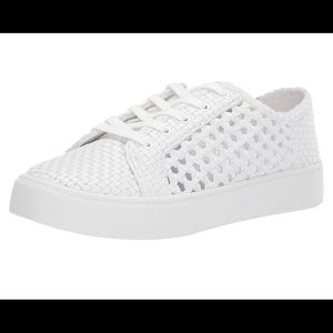 Women’s Marc Fisher Surly2 sneakers white size 9.5